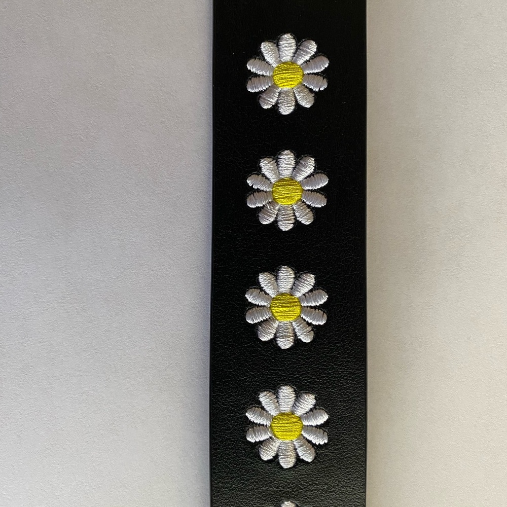 DONATING: 3/$15 Art Class Daisy Print and Eyelets Belt, Small or Medium, NWT - Picture 2 of 4